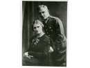 Fotografia: ppor. Eugeniusz Niemunis w mundurze z kobietą.