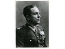 Fotografia: Władysław Walecki w  mundurze ppłk. 27 p.uł. z odznaczeniami.