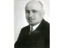Fotografia: Stanisław Tustanowski w garniturze.