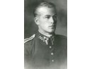 Fotografia: Zbigniew Wyskiel w mundurze podchorążego rezerwy.