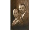 Fotografia: Kazimierz Matulewicz w cywilnym ubraniu z synem Wiktorem.