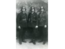 Fotografia 3 policjantów z Łodzi, w środku Bolesław Szymański w mundurze post. PP.