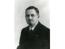 Fotografia: Stanisław Witeszczak w garniturze.
