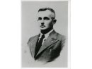 Fotografia: Stanisław Żurakowski w garniturze.