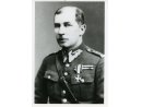 Fotografia: Kazimierz Żelisławski (Pilawa) w mundurze pułkownika kawalerii z VM i baretkami.