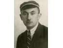Fotografia: Kazimierz Ferdynand Puzdrakiewicz w garniturze i czapce studenckiej.