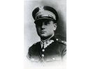 Fotografia: Stanisław Korzybski-Habdank w mundurze podporucznika 1 pułku szwoleżerów, z koalicyjką.