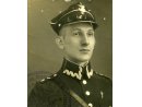 Fotografia: Stefan Frąckowiak w mundurze podporucznika z koalicyjką w czapce wz. 1919.