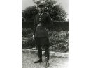 Fotografia: Stanisław Kucharczyk w mundurze plutonowego podchorążego rezerwy, w czapce wz. 1927, przy boku na pasie głównym szabla.
