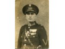 Fotografia: Starszy posterunkowy Policji Województwa Śląskiego Paweł Pachół w mundurze.